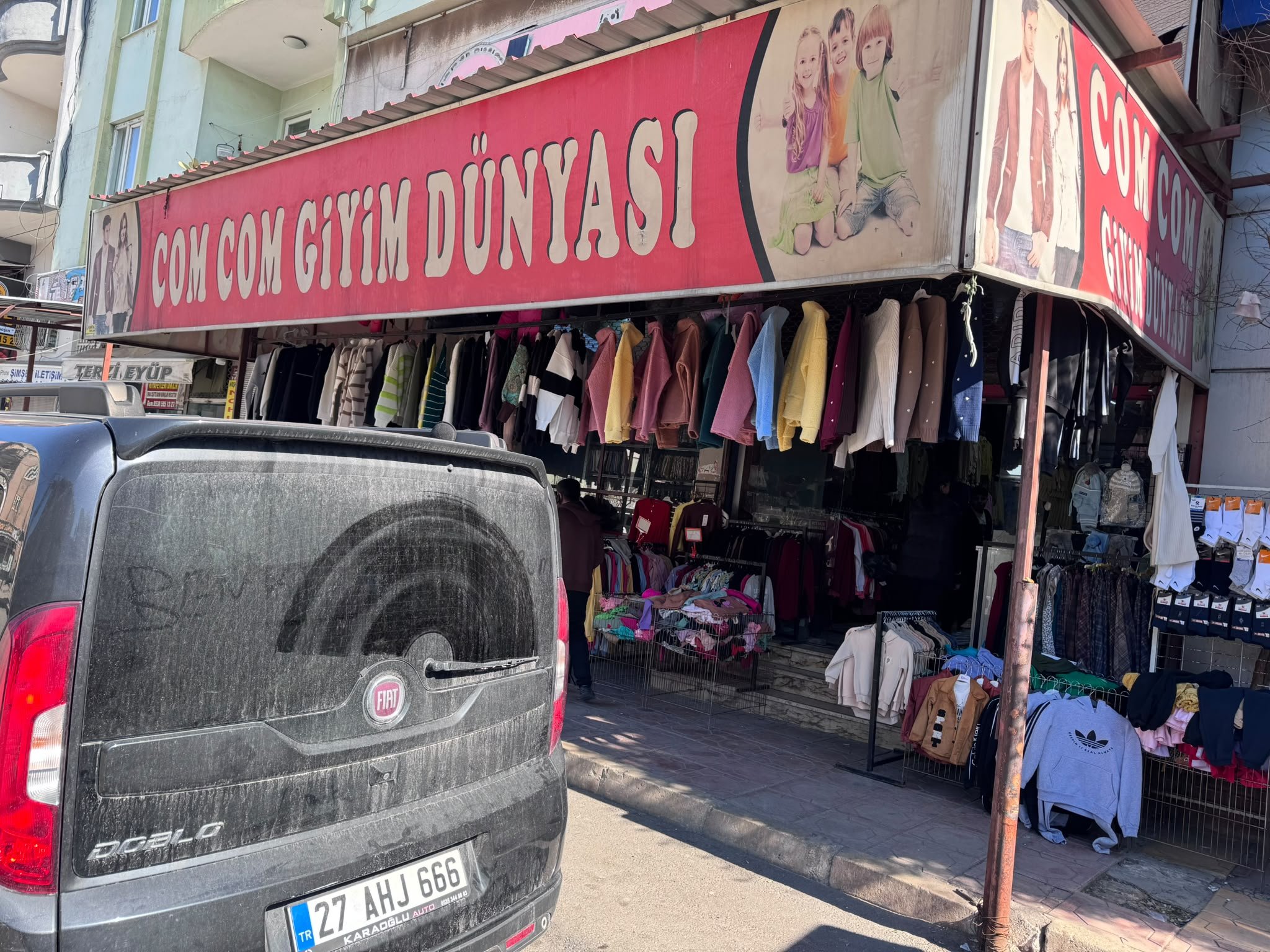 COM COM GİYİM